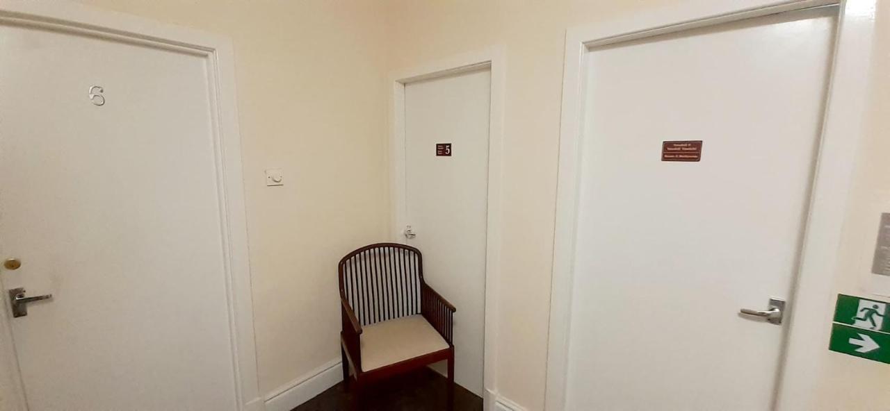 פורת'מאדוג Queens Rooms מראה חיצוני תמונה
